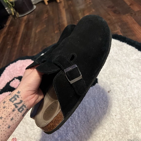 Clogs - Picture 2 of 3